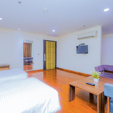 Hyphen Business Hotel Noida Extérieur photo