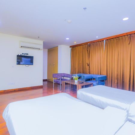 Hyphen Business Hotel Noida Extérieur photo
