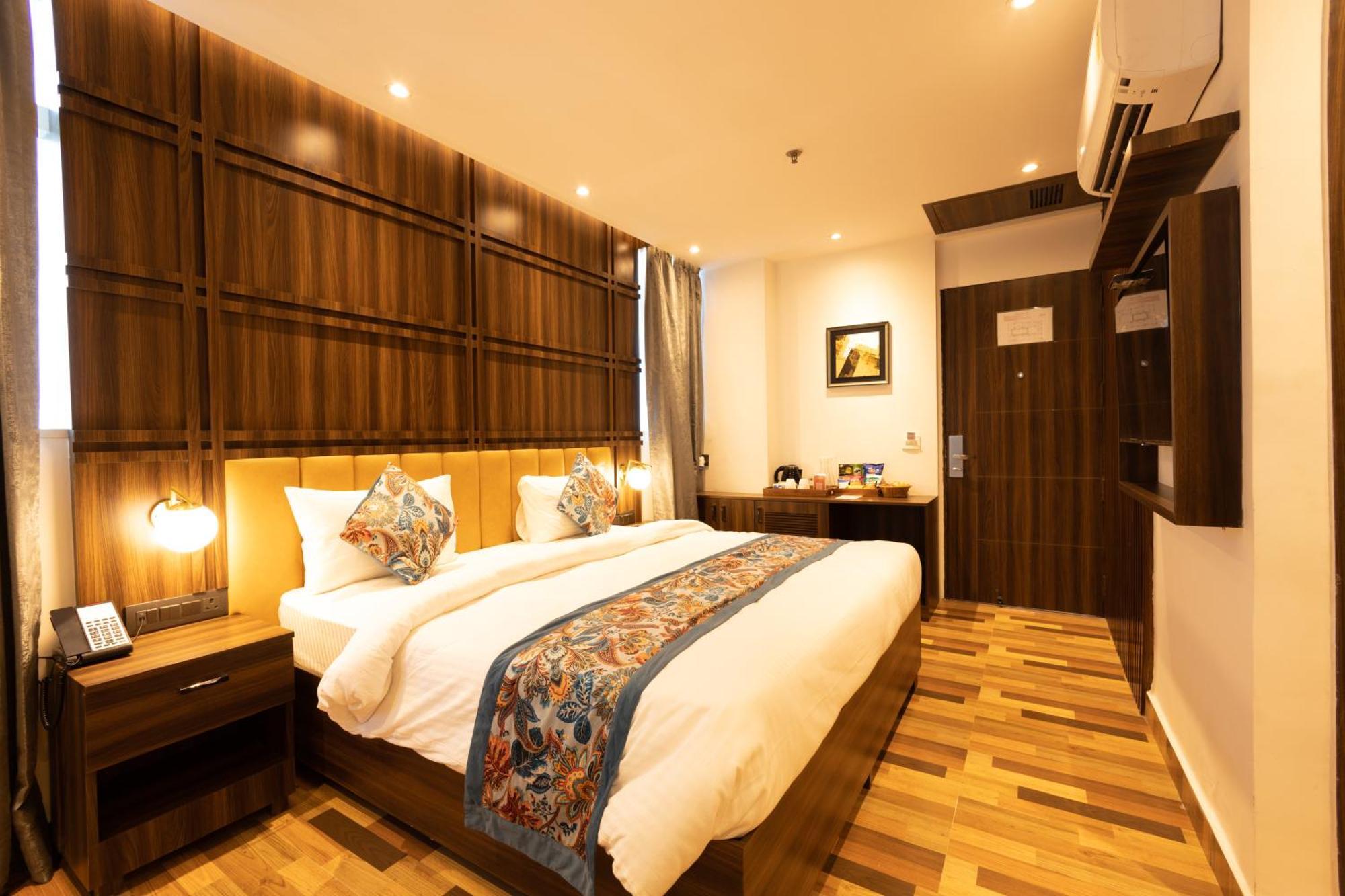 Hyphen Business Hotel Noida Extérieur photo