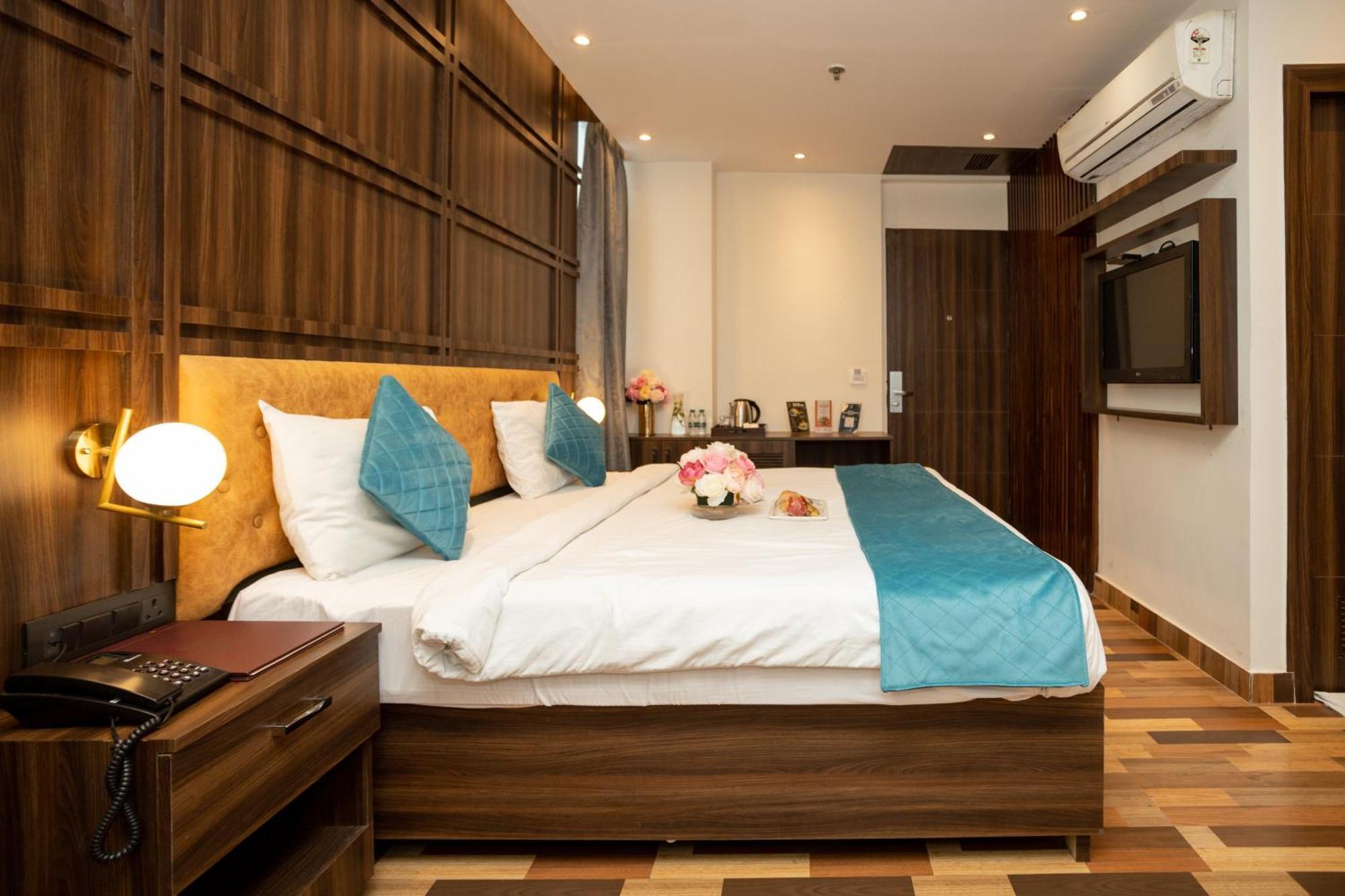 Hyphen Business Hotel Noida Extérieur photo