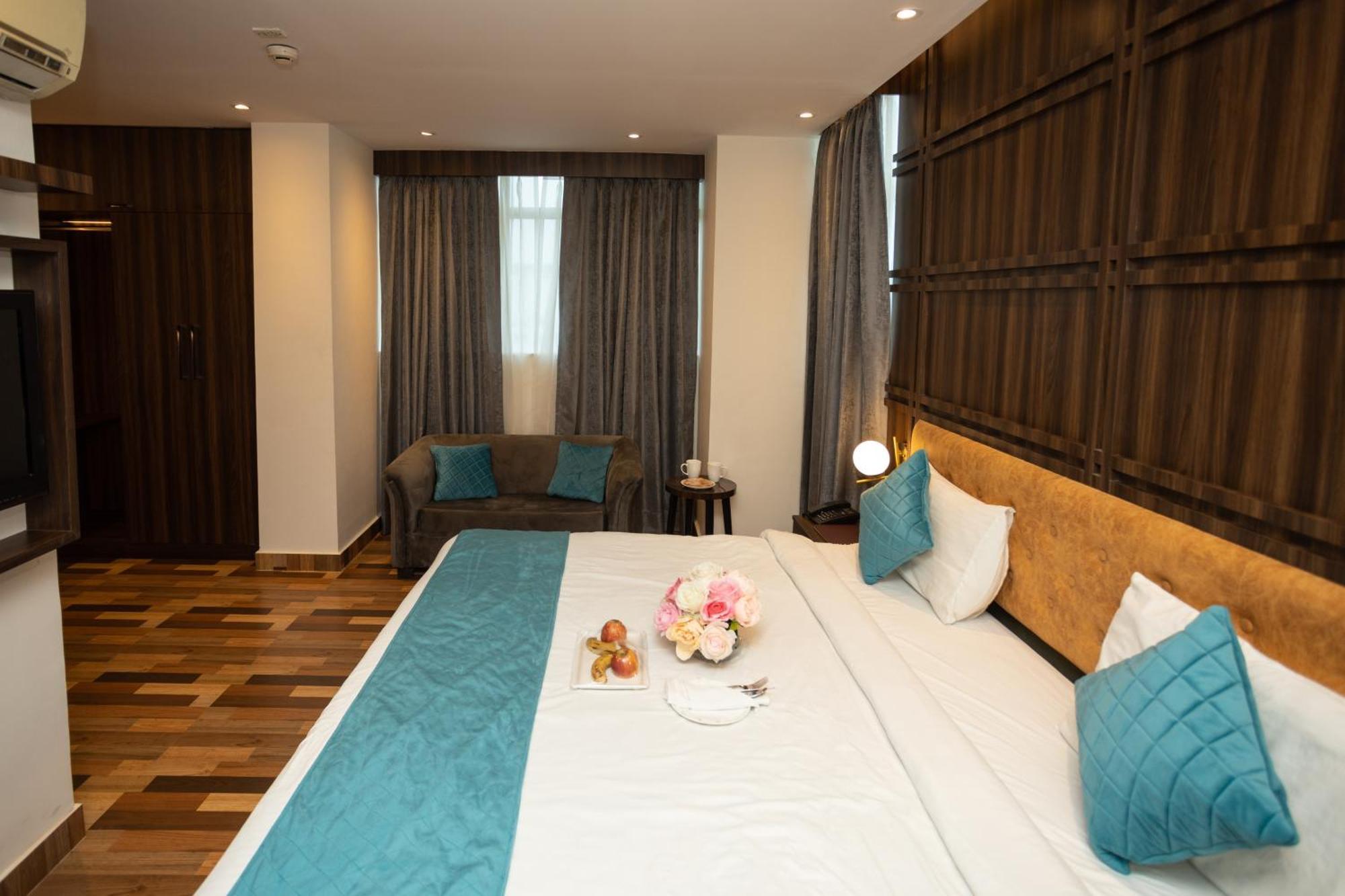 Hyphen Business Hotel Noida Extérieur photo