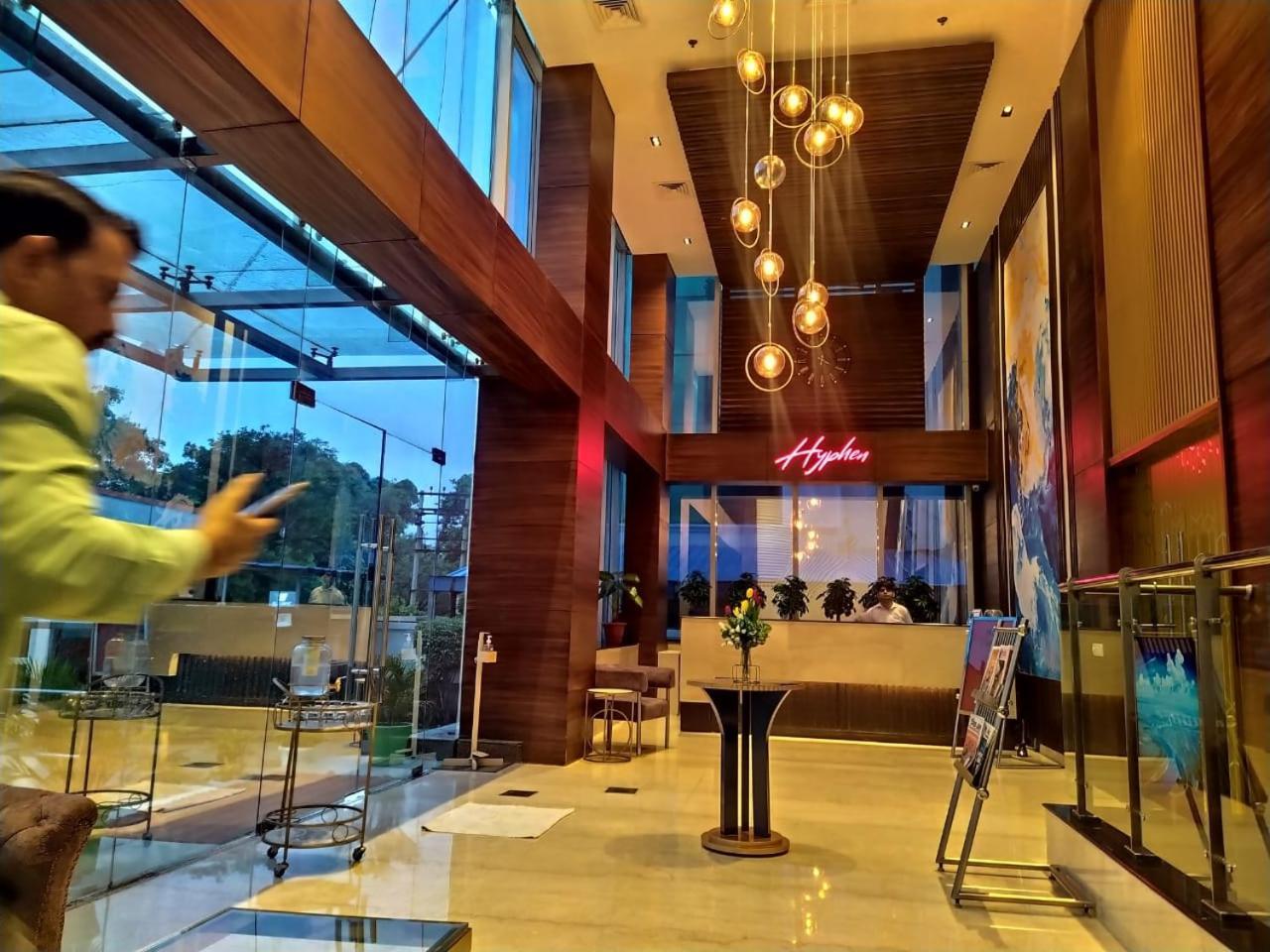 Hyphen Business Hotel Noida Extérieur photo