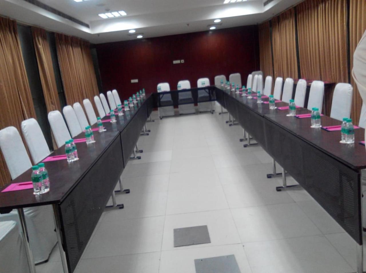 Hyphen Business Hotel Noida Extérieur photo