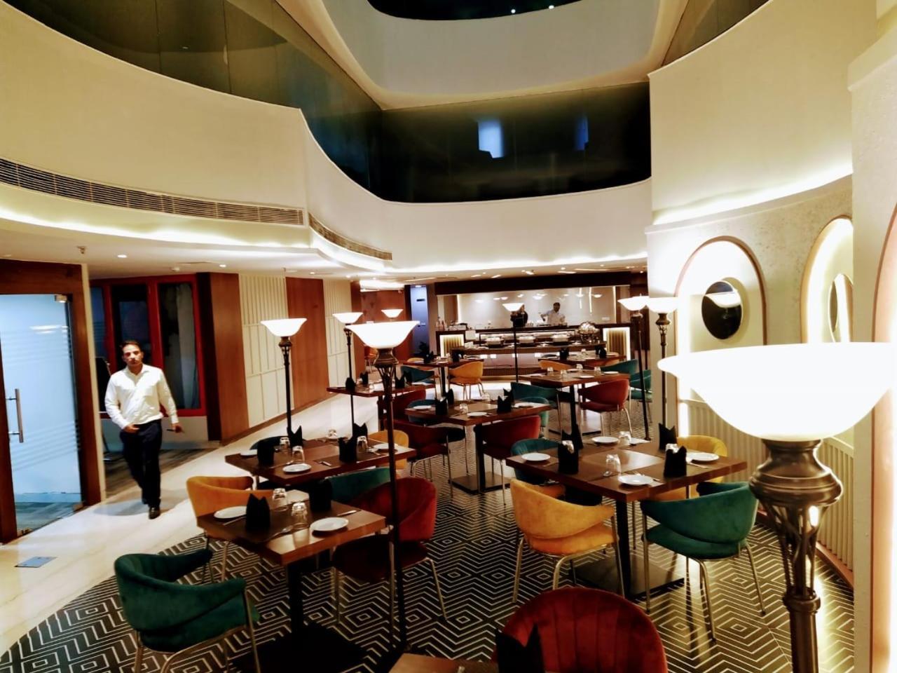 Hyphen Business Hotel Noida Extérieur photo