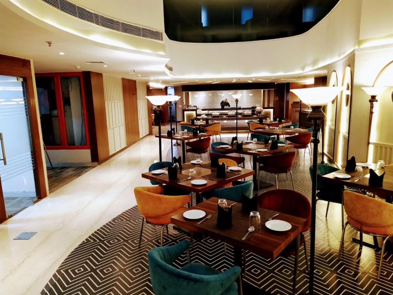 Hyphen Business Hotel Noida Extérieur photo