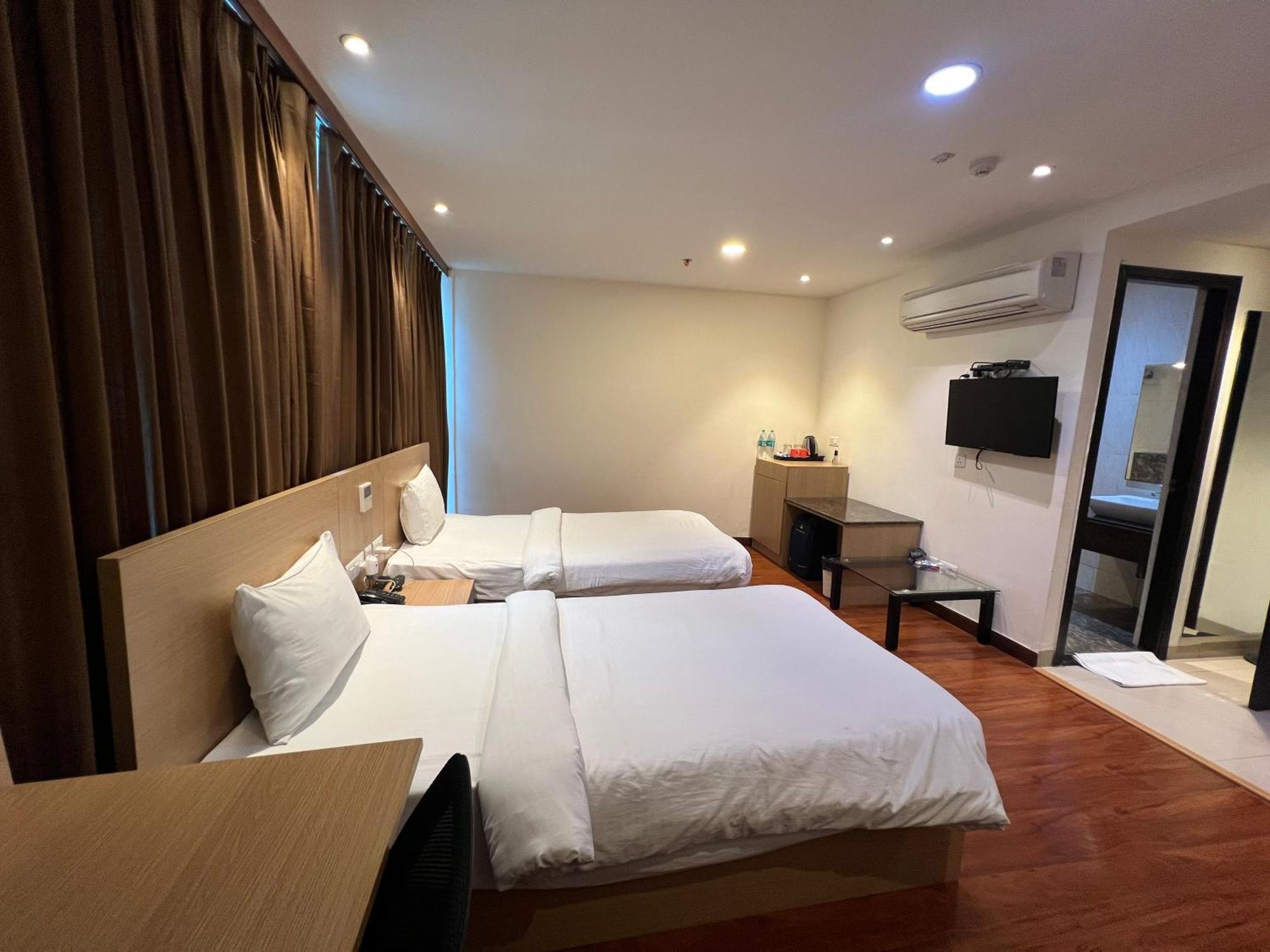 Hyphen Business Hotel Noida Extérieur photo