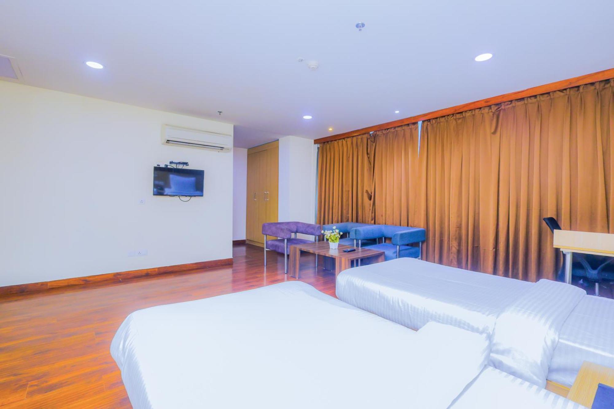 Hyphen Business Hotel Noida Extérieur photo
