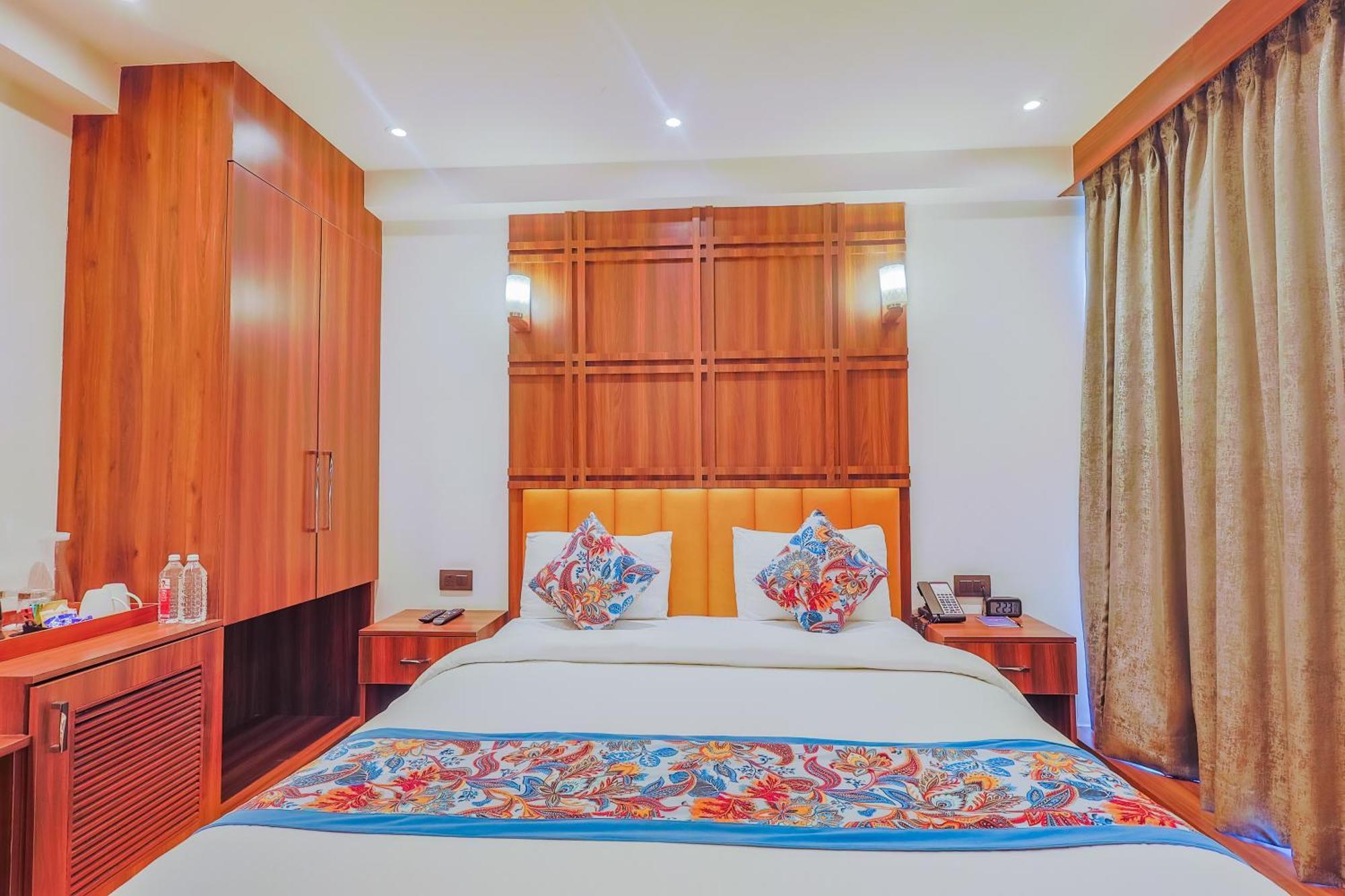 Hyphen Business Hotel Noida Extérieur photo