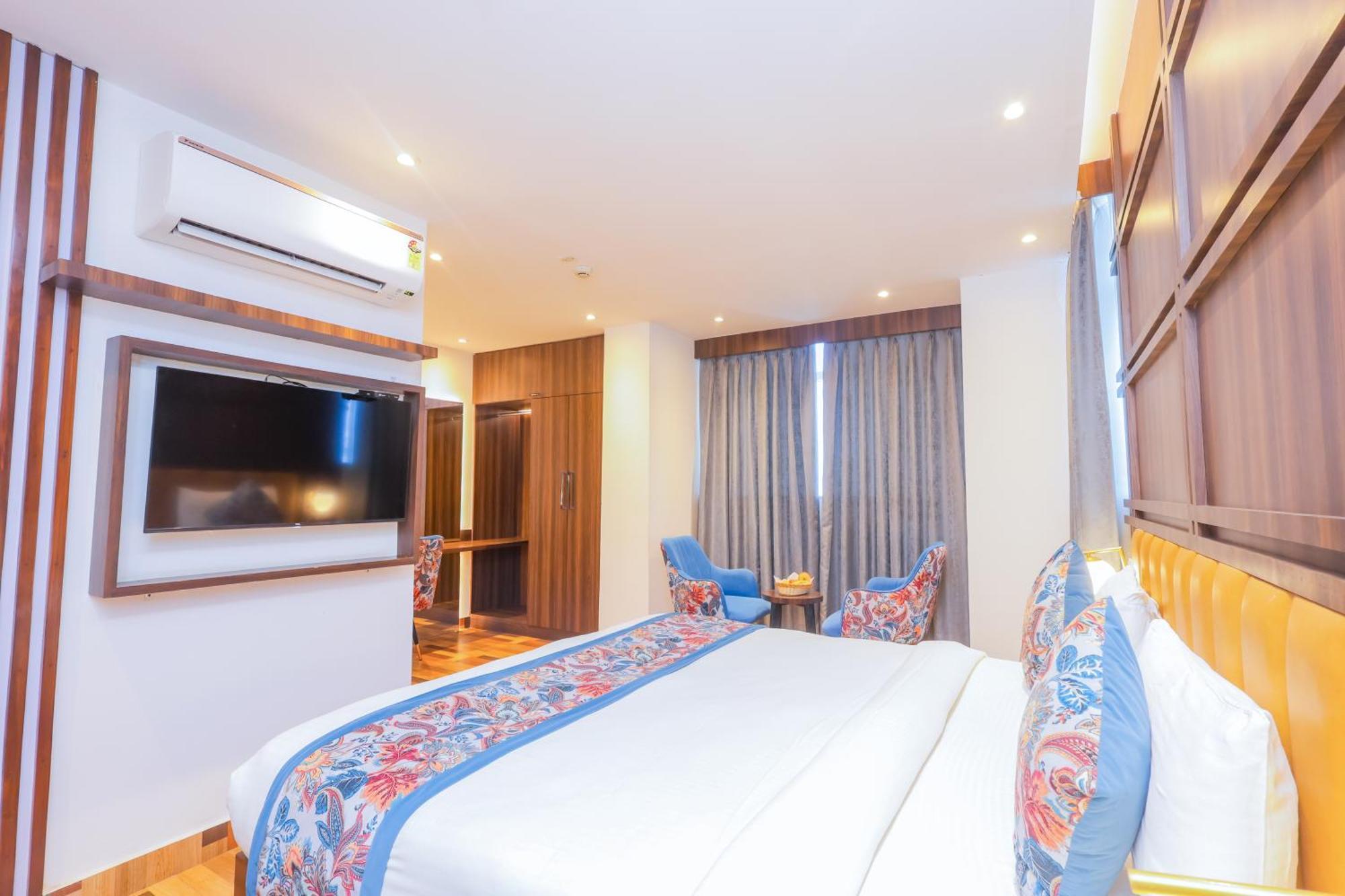 Hyphen Business Hotel Noida Extérieur photo