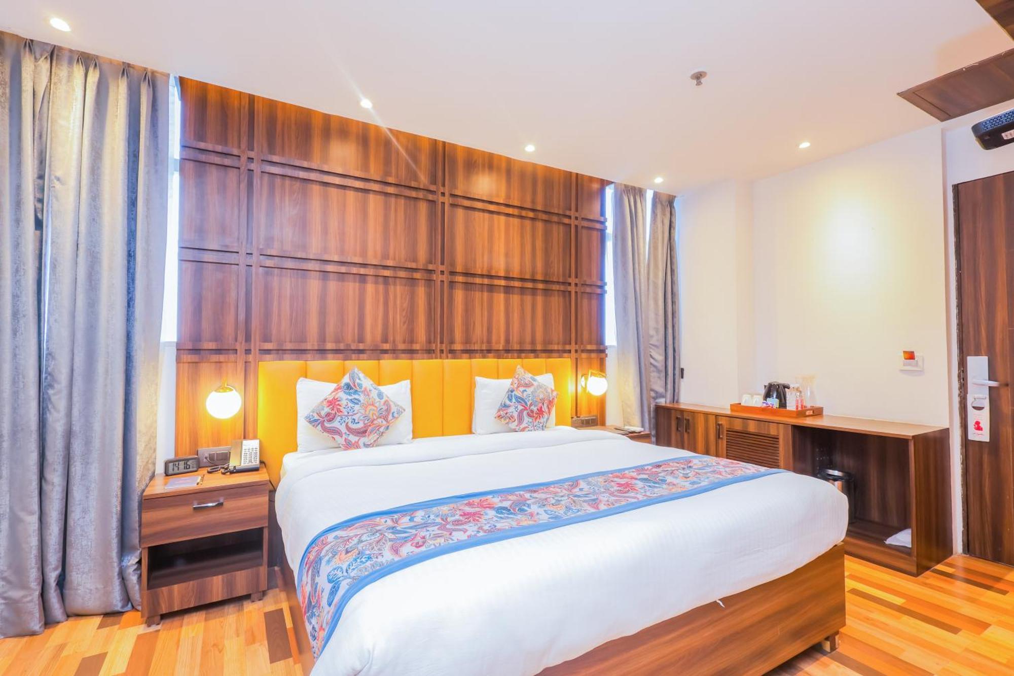 Hyphen Business Hotel Noida Extérieur photo