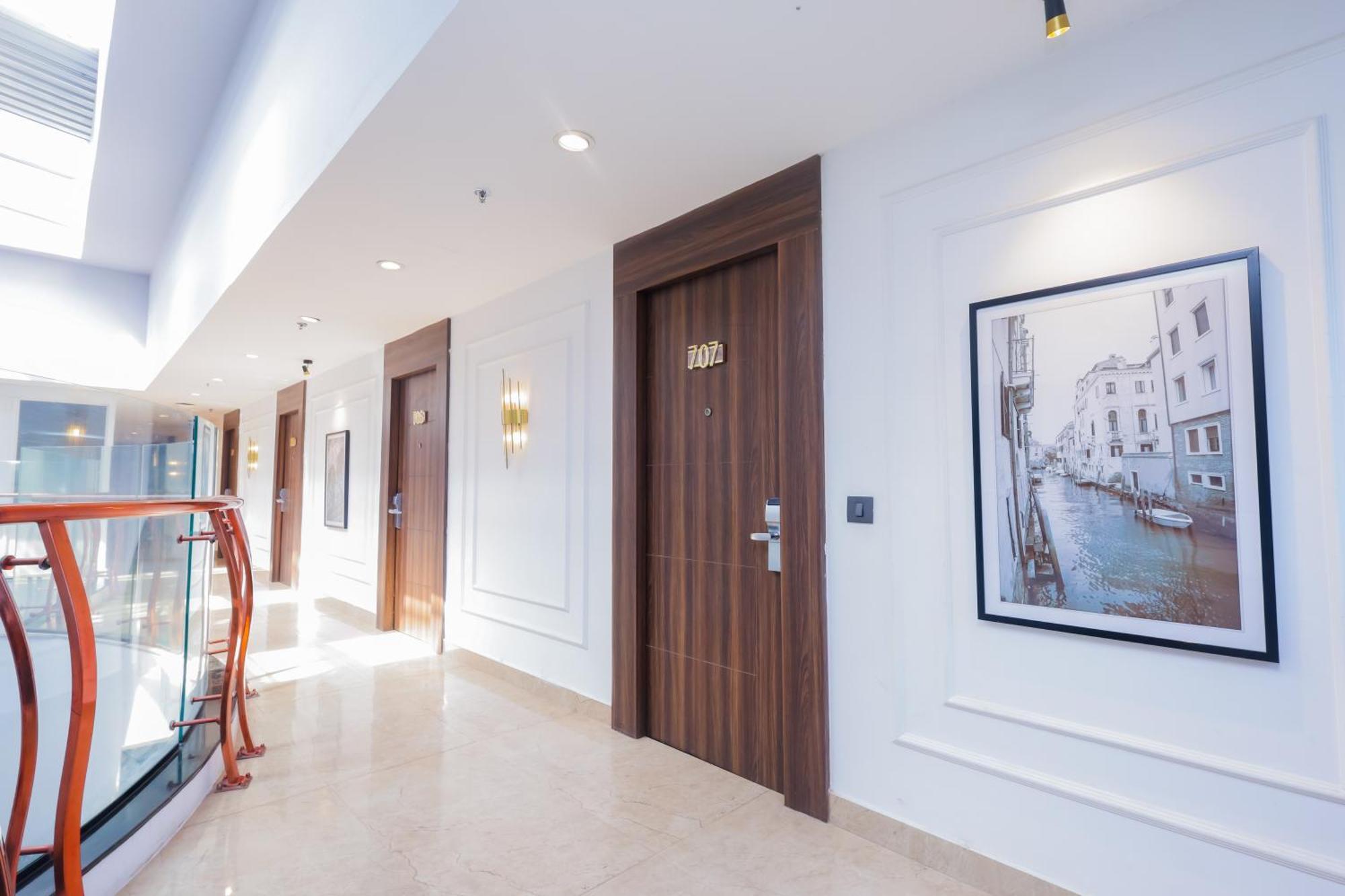 Hyphen Business Hotel Noida Extérieur photo