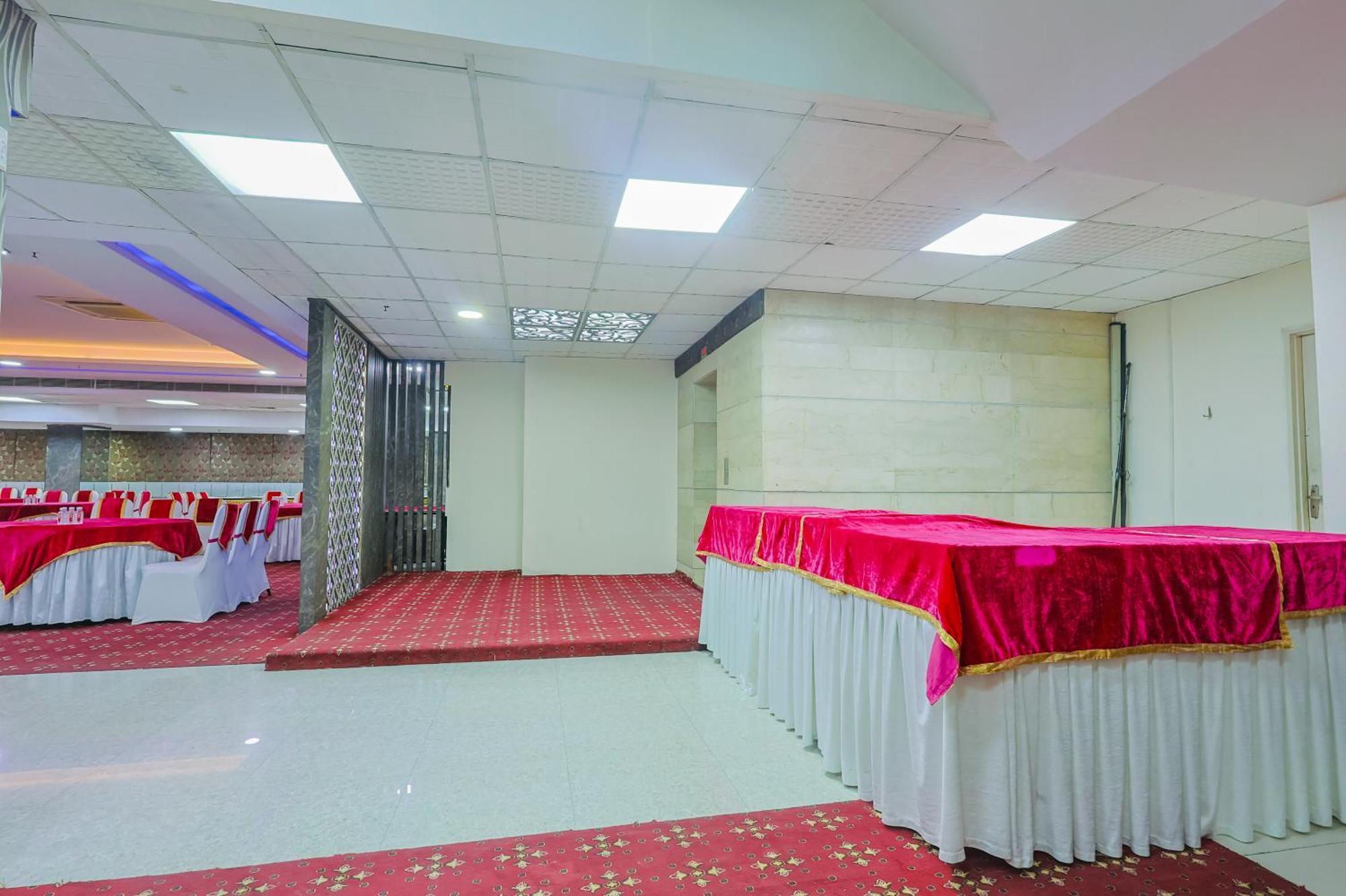 Hyphen Business Hotel Noida Extérieur photo