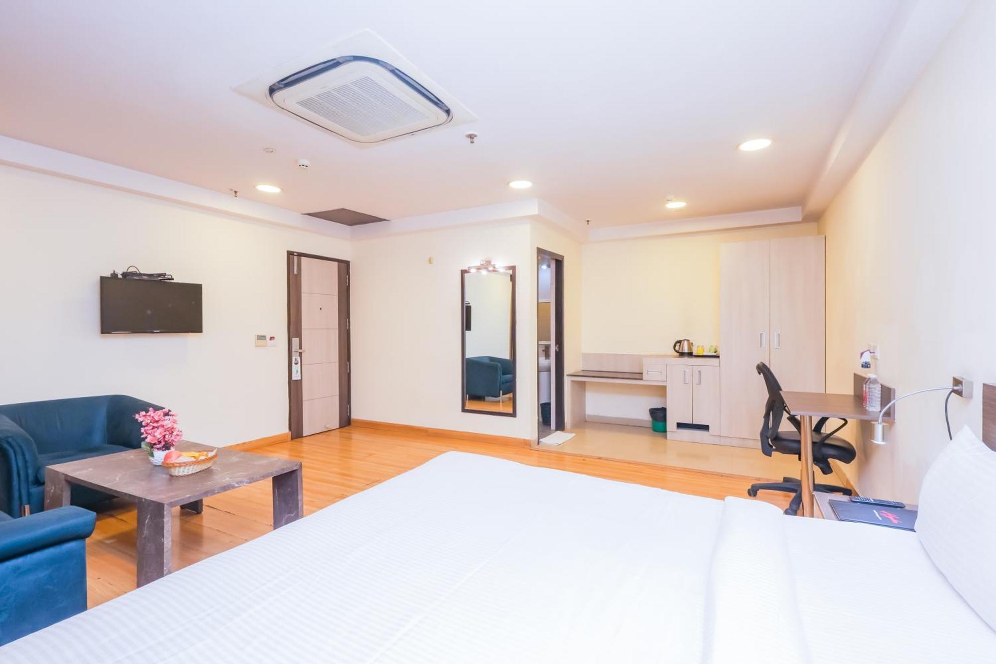 Hyphen Business Hotel Noida Extérieur photo